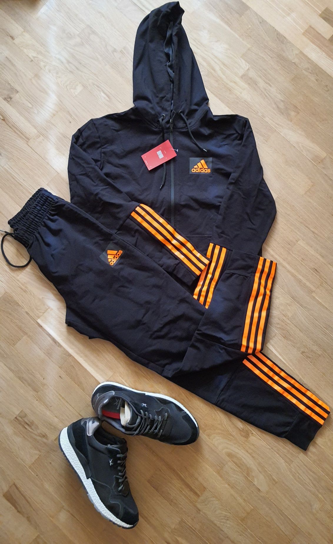 Мужской спортивный костюм Adidas 46-48
мастерка на молнии с капюшоном