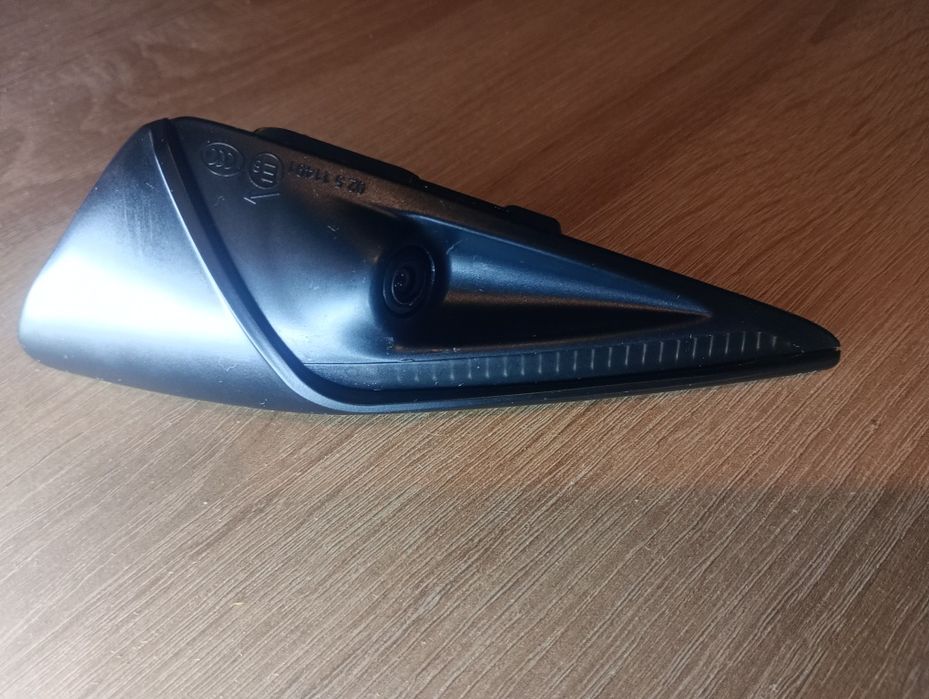 Камера в крило права Model Y. 2020-2023.