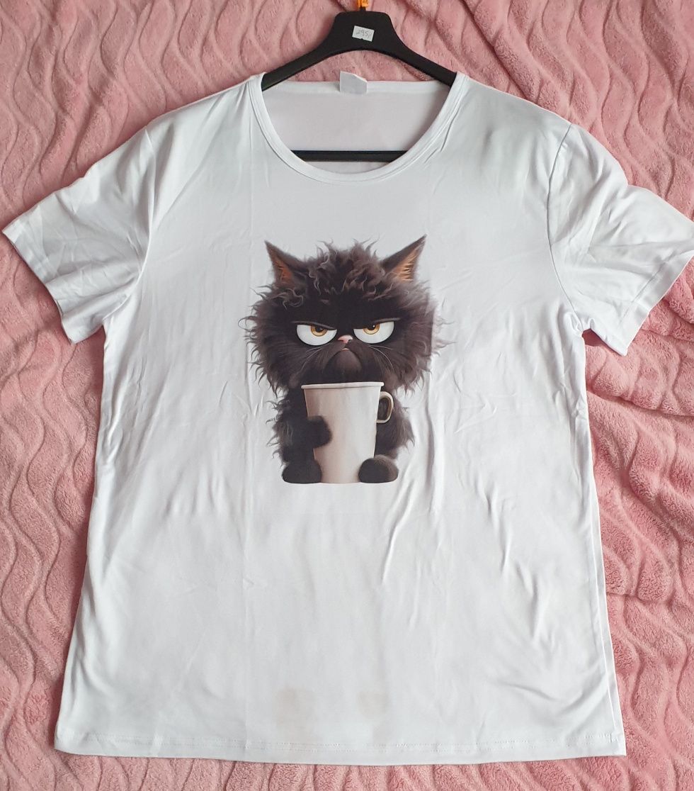 Biały T-shirt z kotem