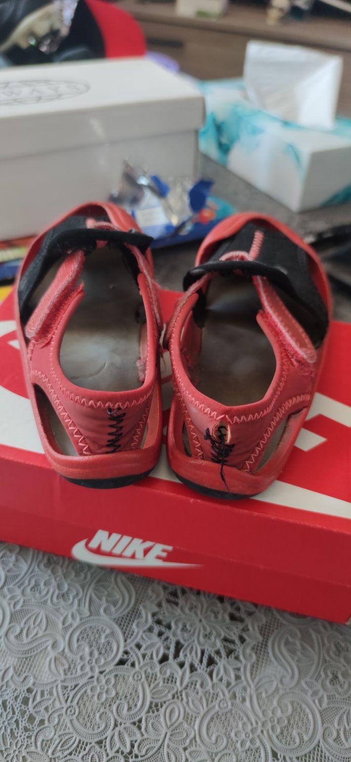 Sandały Nike 27 i klapki do wody gratis
