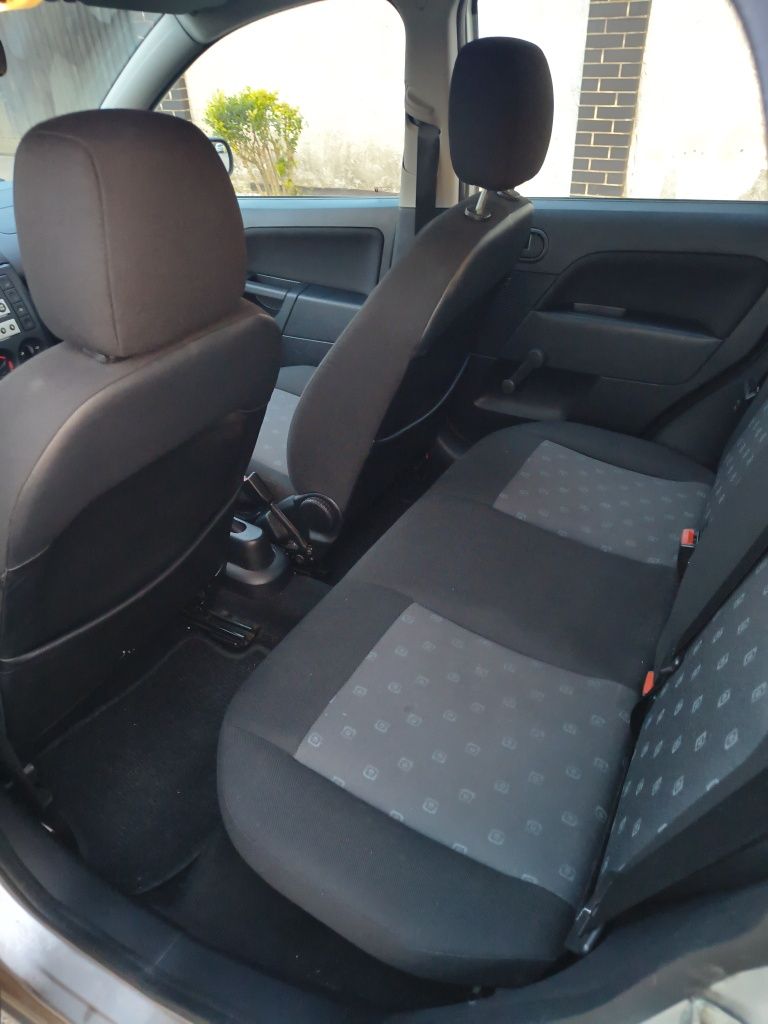 Ford Fiesta 1.3b z Niemiec idealny stan . Bez rdzy !!!
