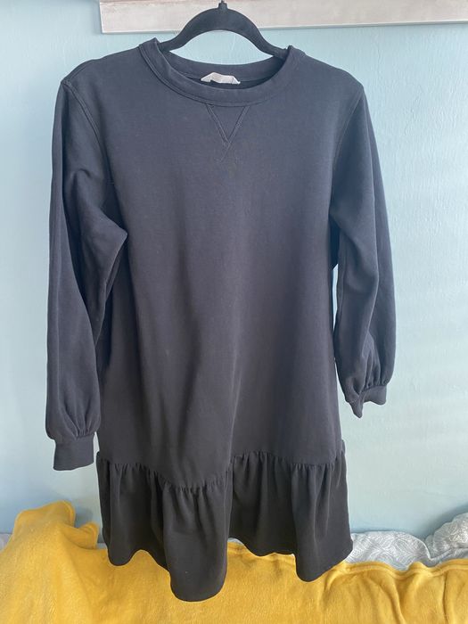 Sukienka czarna M dresowa z falbaną