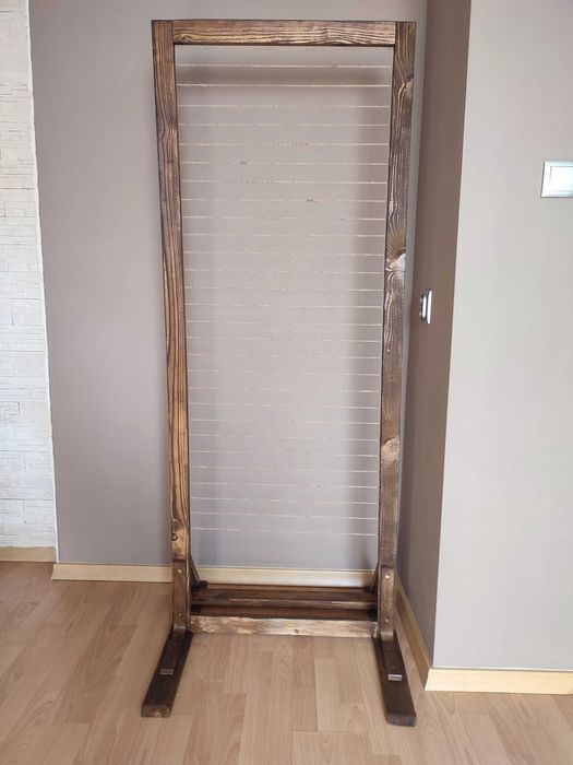 Drewniany stojak na zdjęcia - ręcznie wykonany