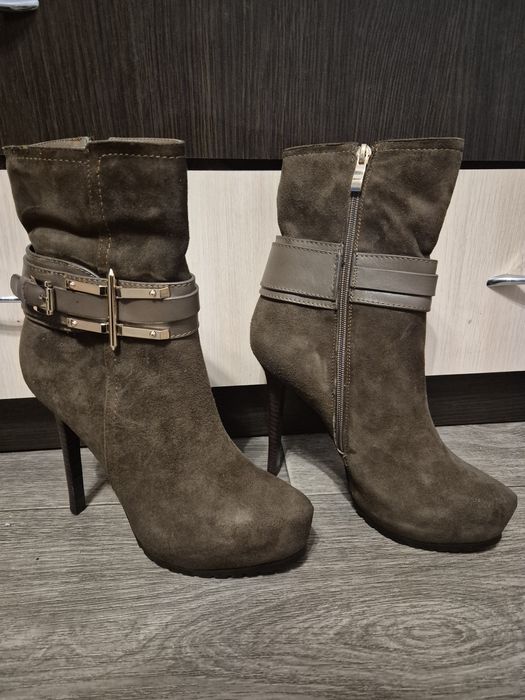 Черевики на високих підборах