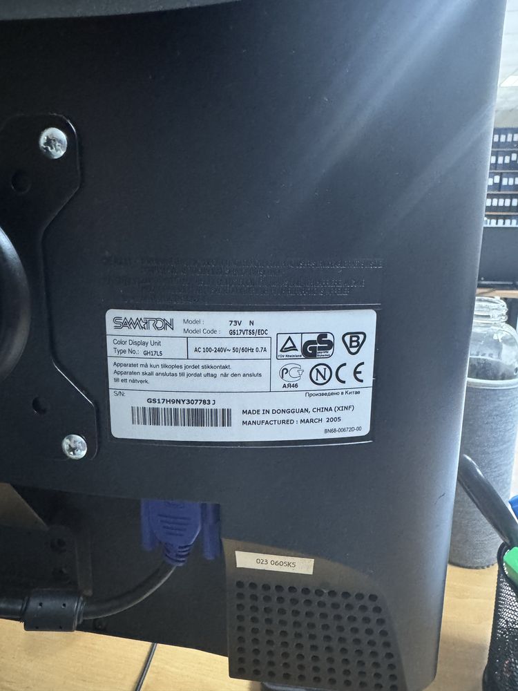 Monitor Samtron 73 V