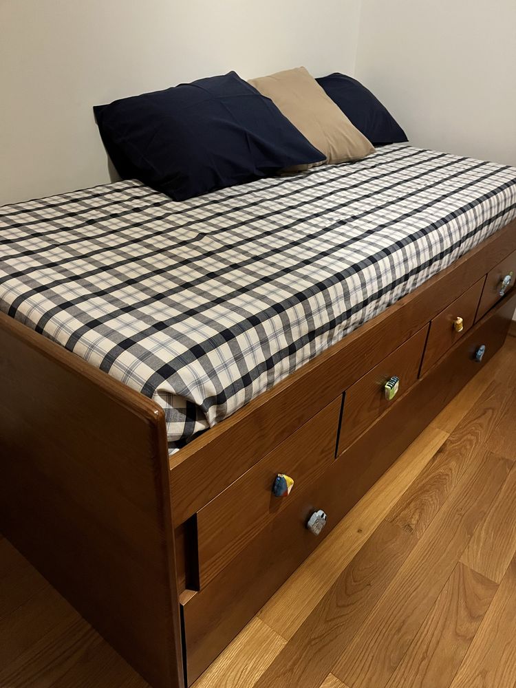 Cama dupla com gavetas