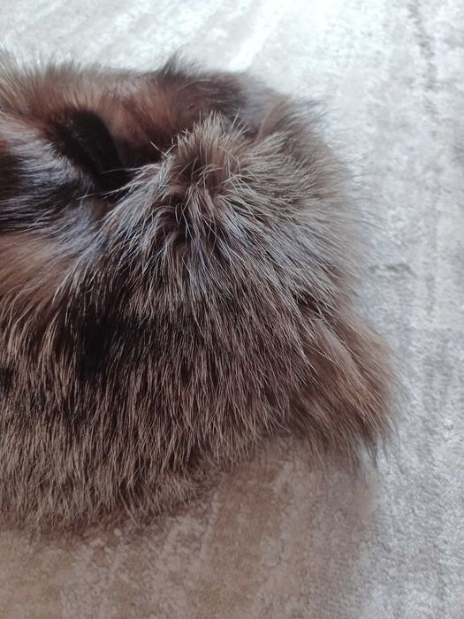 Czapka z lisa, futro naturalne, toczek, super stan