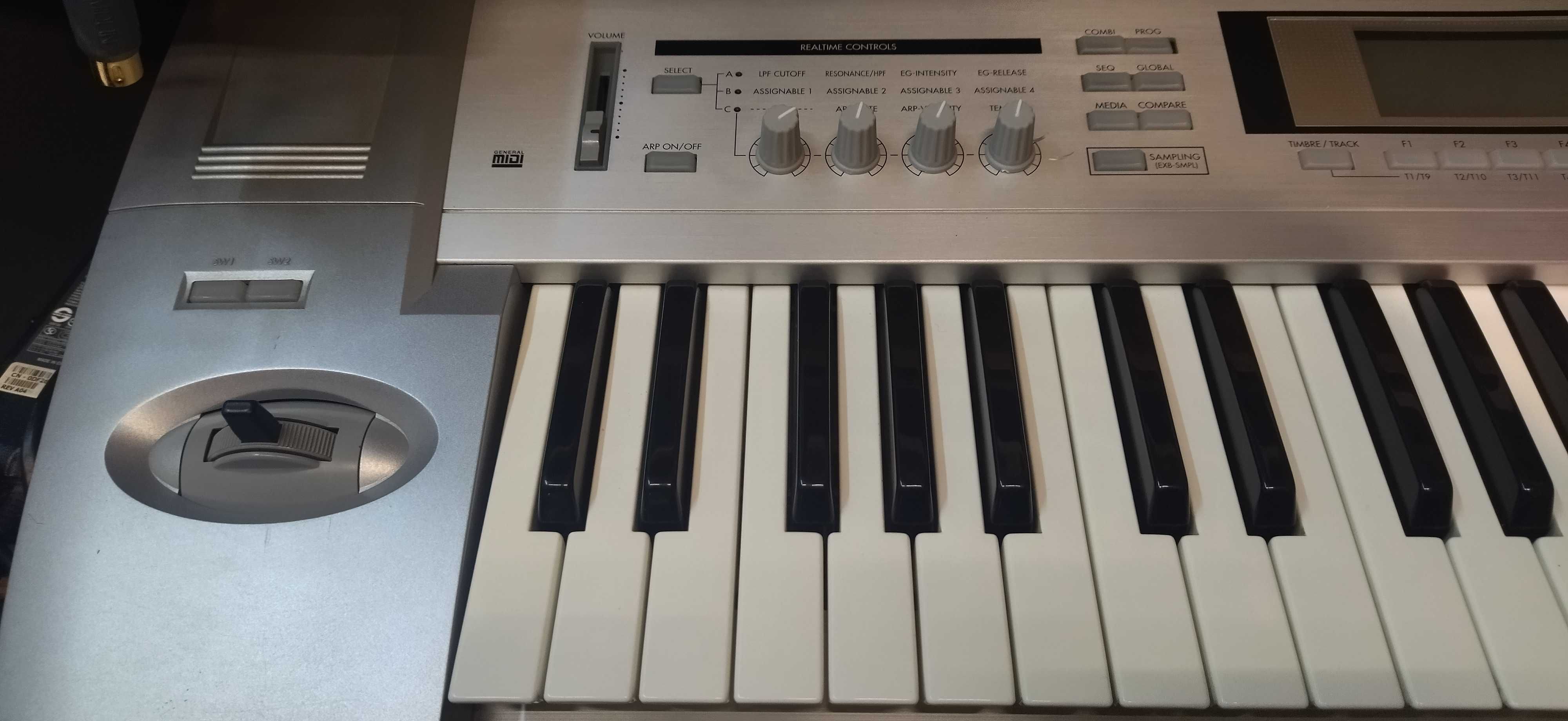 Korg Triton LE - syntezator