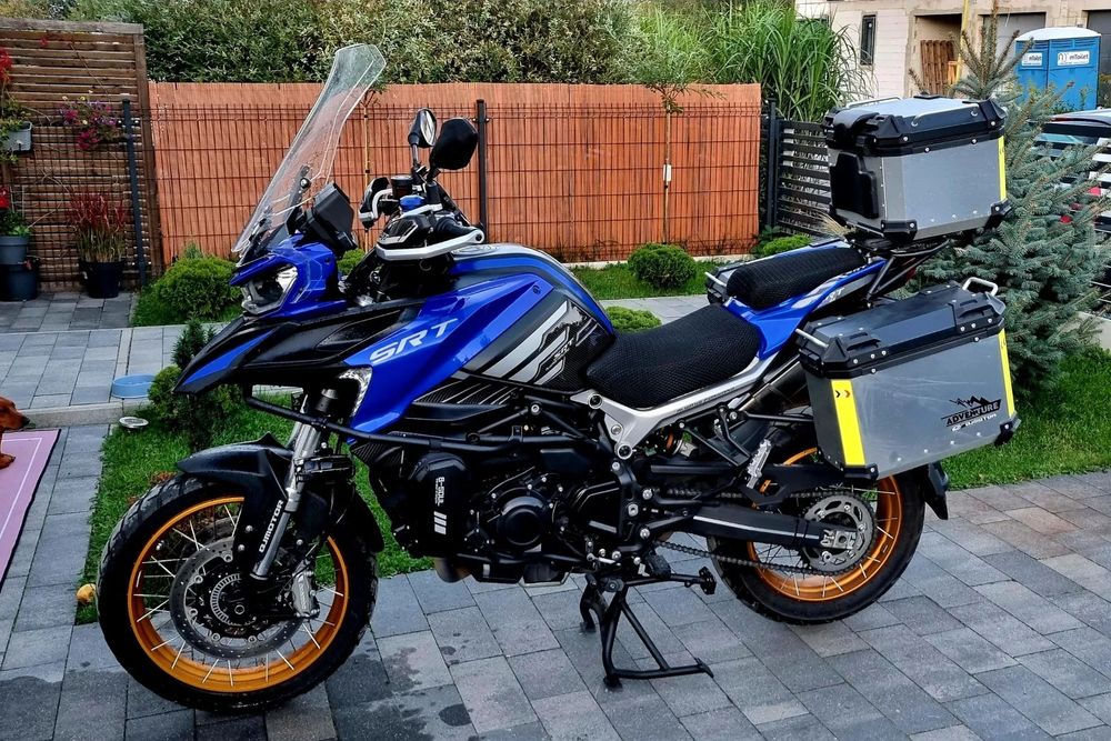 QJMOTOR SRT 800SX elegancko ubrany i na gwarancji od motocyklisty
