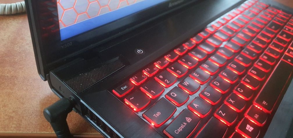 Lenovo y500 i7 z dwiema kartami graficznymi GT650 2gb każda czyli 4gb