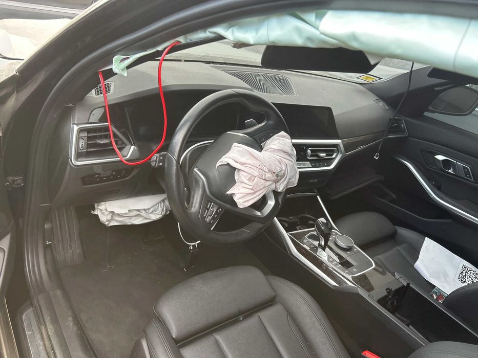 В дорозі BMW G20 330IX 2020