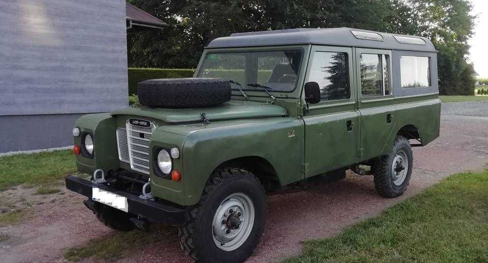 Land Rover Santana 109 Defender