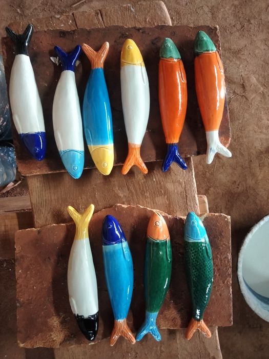 Sardinhas , suporte colher, borboletas entre muitas outras peças