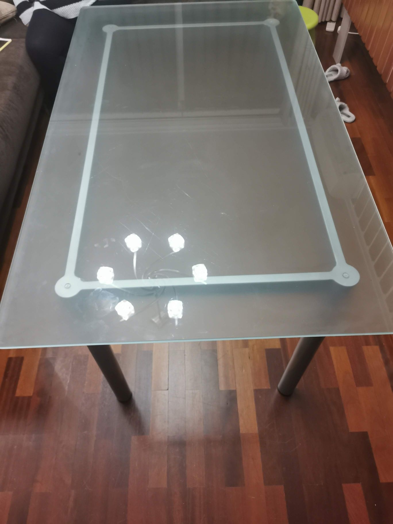 Mesa em vidro 85€