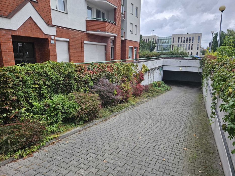 Garaż zamykany na wynajem w hali garażowej Osiedle Na Murawie