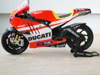 motor Minichamps Ducati edycja kolekcjonerska Valentino Rossi