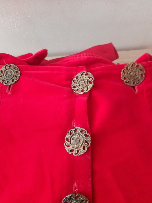 Czerwona spódnica na szelkach S aksamit.