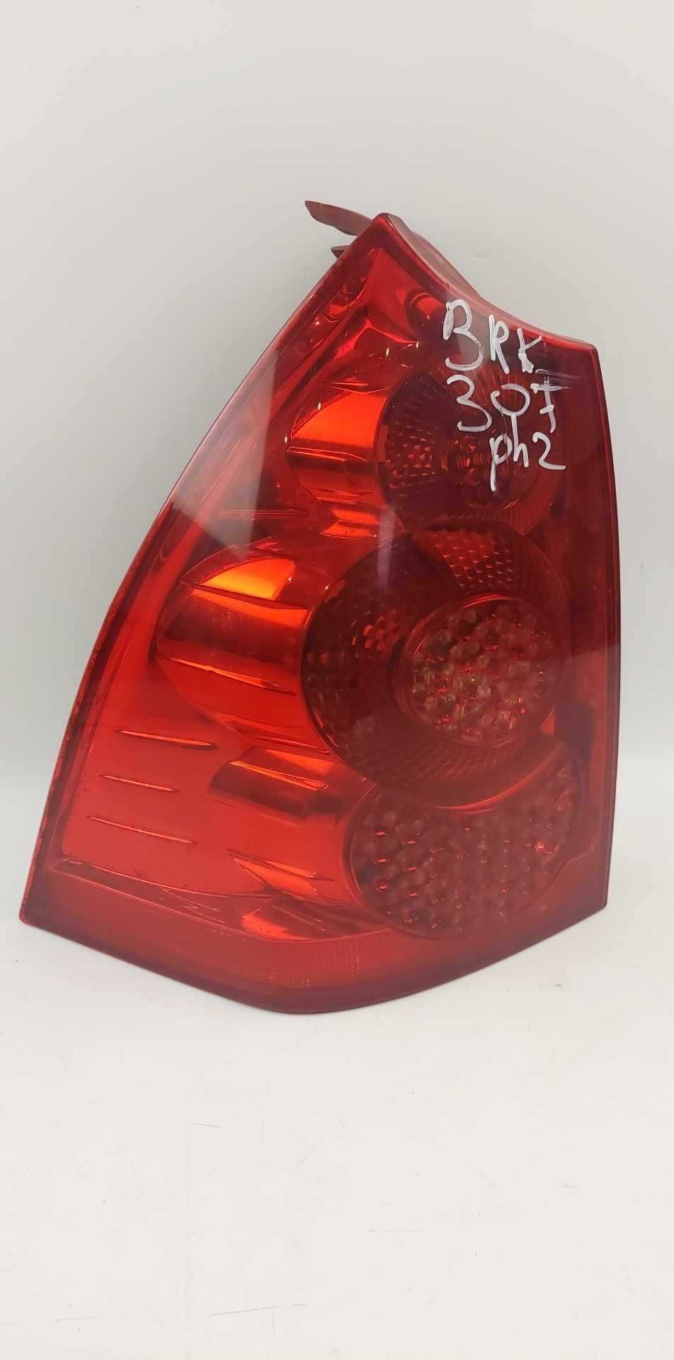 Lampa lewa tył tylna lift 307