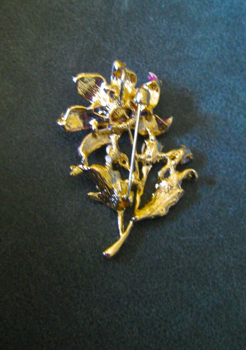 Alfinete / Broche / Pregadeira Flor Lilás  NOVO