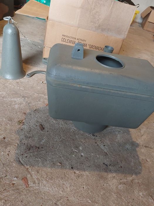 Spłuczka żeliwna PRL Unikat