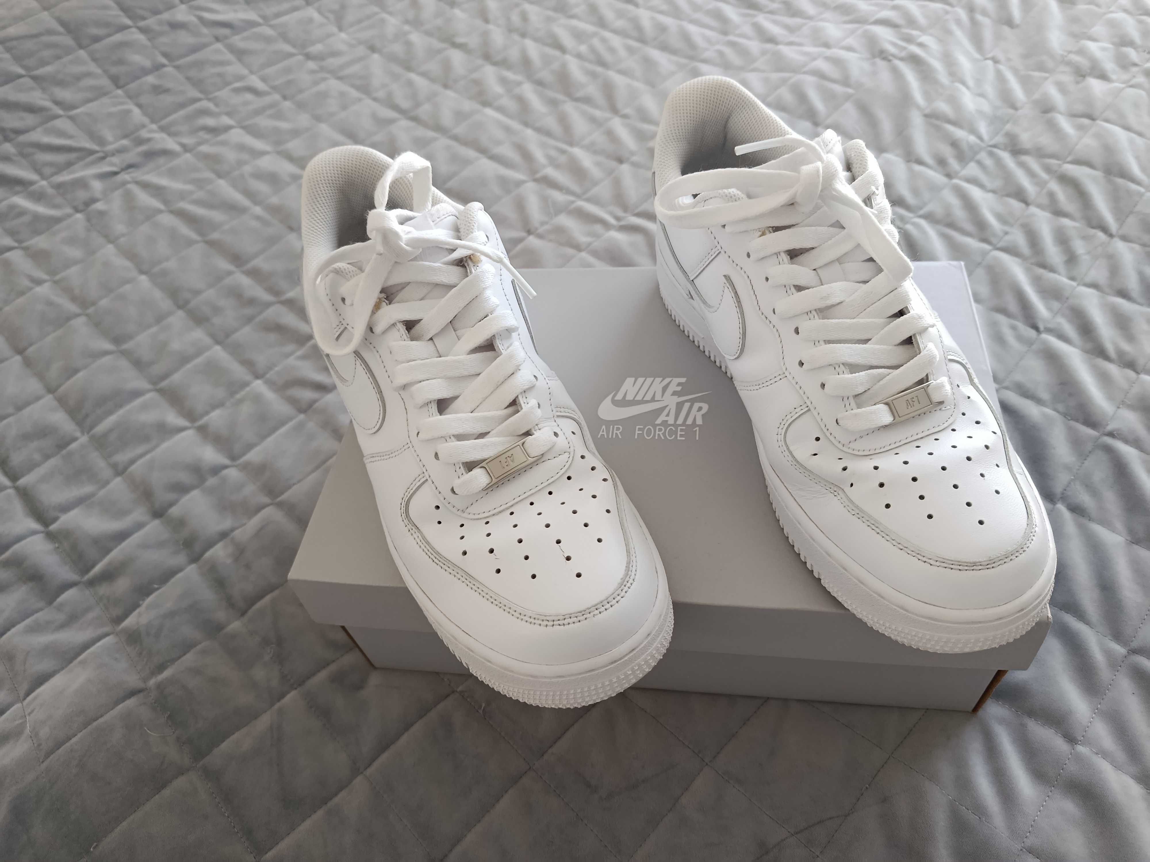Buty męskie oryginalne Nike Air Force 1 '07 białe używane r. 43