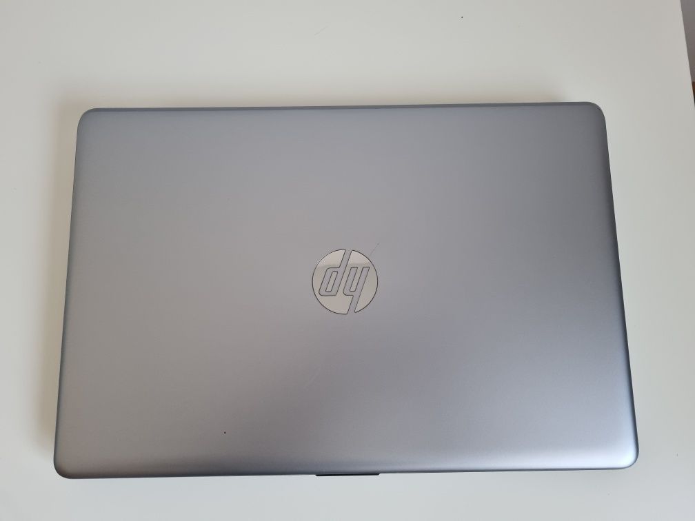 Laptop 	HP 250 G6 15,6"  8 GB RAM/ 256 GB SSD/ 1TB HDD/ Windows 10