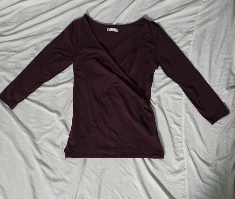 Кофта жіноча з вирізом