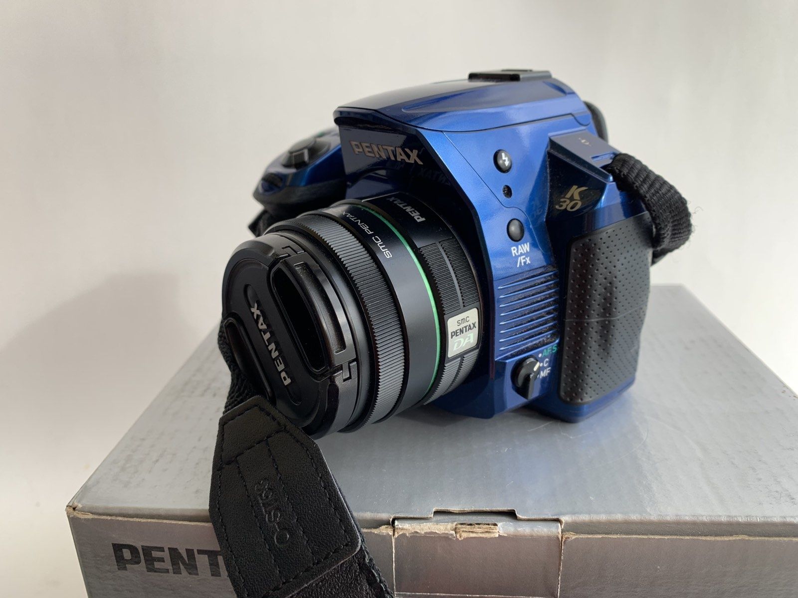 Продам Pentax k-30 проф фотоаппарат и два объектива