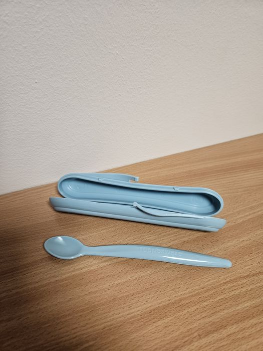 Łyżeczka do karmienia  w etui Tupperware
