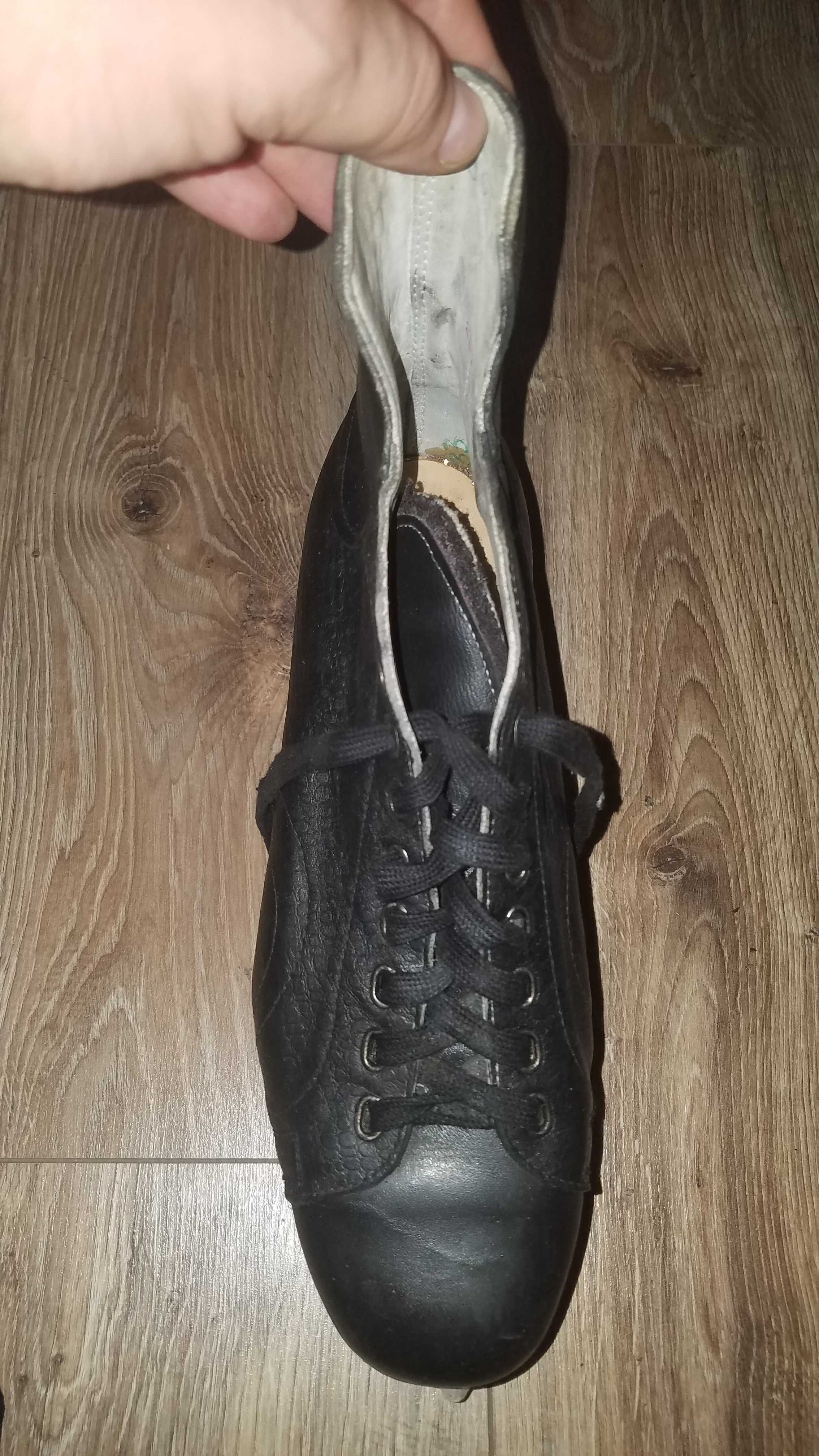 Łyżwy hokejowe skórzane 41/42 27 cm Skóra czarne stan BDB