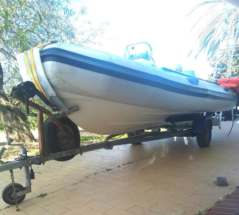 Semi- rígido VALIANT V-450 com motor TOHTSU TLDI 50HP 2T