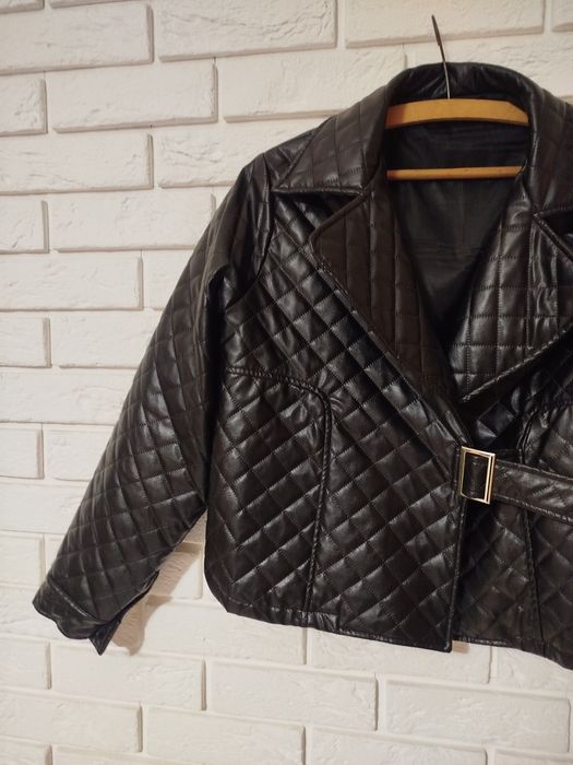 Krótka kurtka ramoneska czarna pikowana