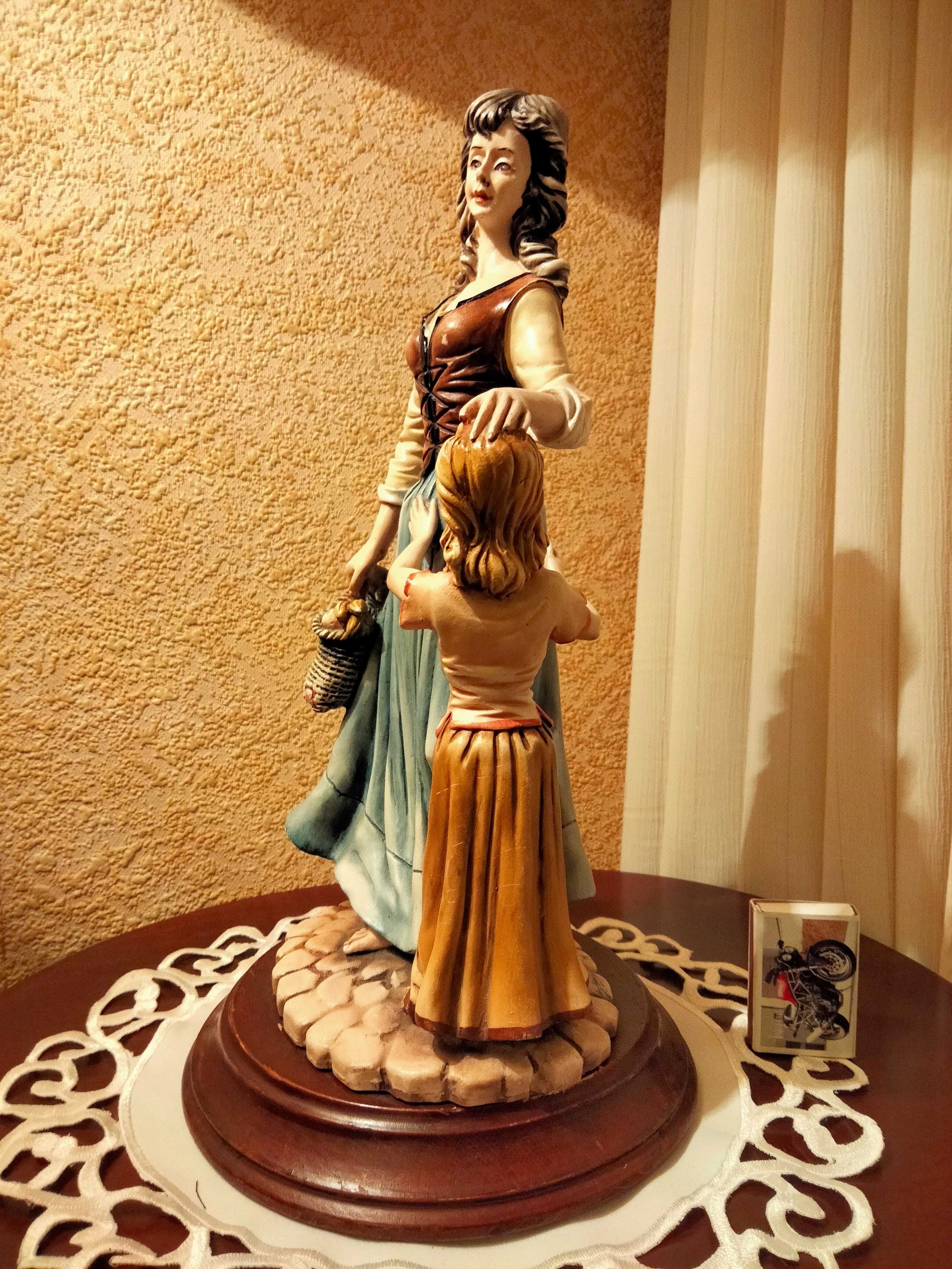 Duża figura Capodimonte sygnowana Kobieta z córką. 35cm