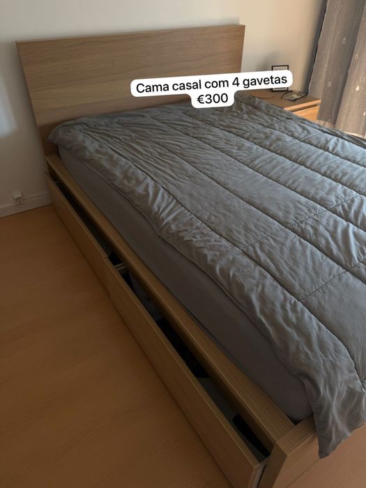 Vendo cama, conjunto de cadeira e moveis pra tela