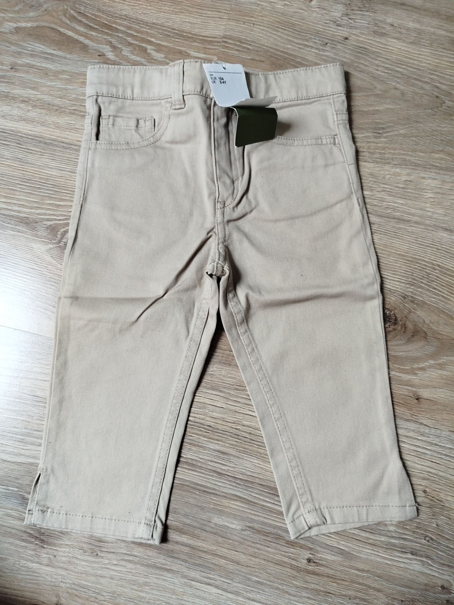 Beżowe jeansy za kolano 104 H&M