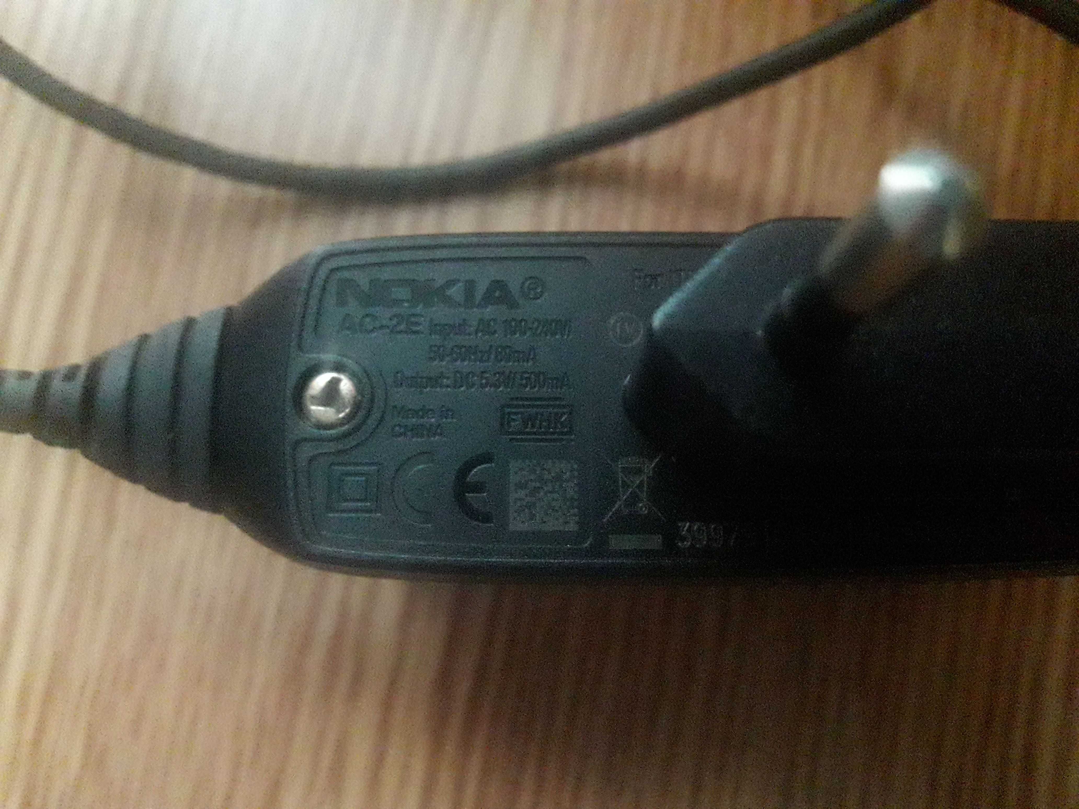 Зарядное устройство к телефону Nokia с широким штекером Оригинал.
