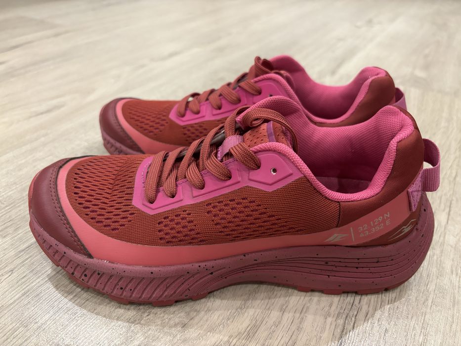 Трекінгові жіночі кросівки 39 розмір