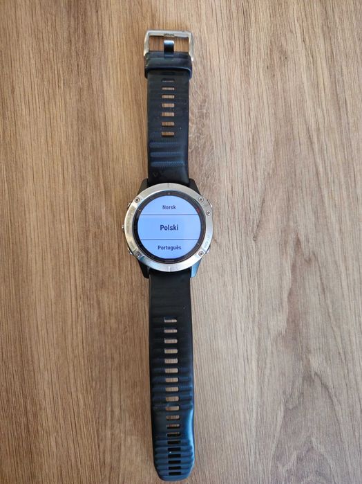Zegarek smartwatch Garmin Fenix 6 srebrny (47 mm) +  czarna bransoleta
