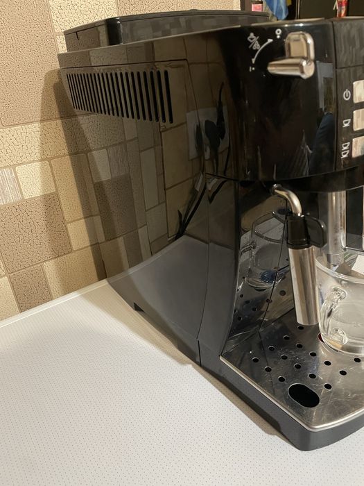 Кавомашина Delonghi Magnifica S 22.110 21.118 кавоварка Делонжі