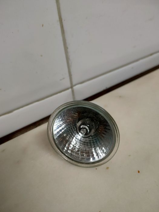 Lâmpada usada refletor em bom estado