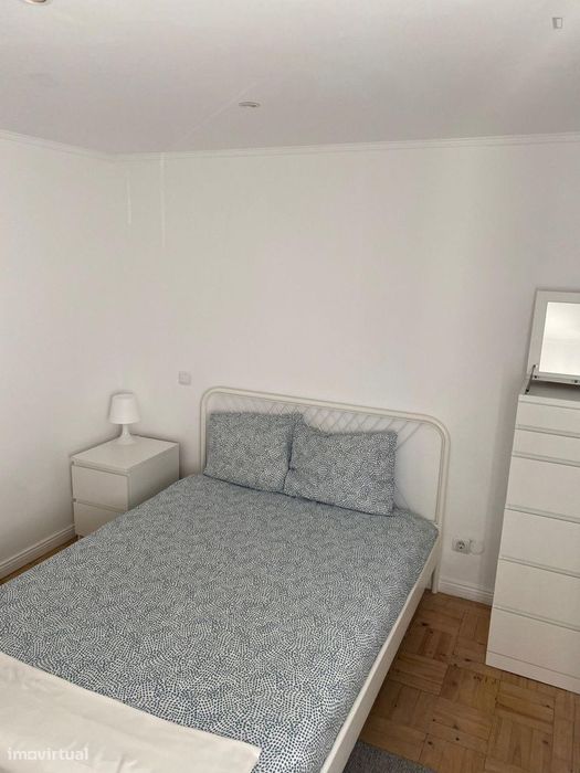 444109 - Quarto com cama de casal, com varanda...