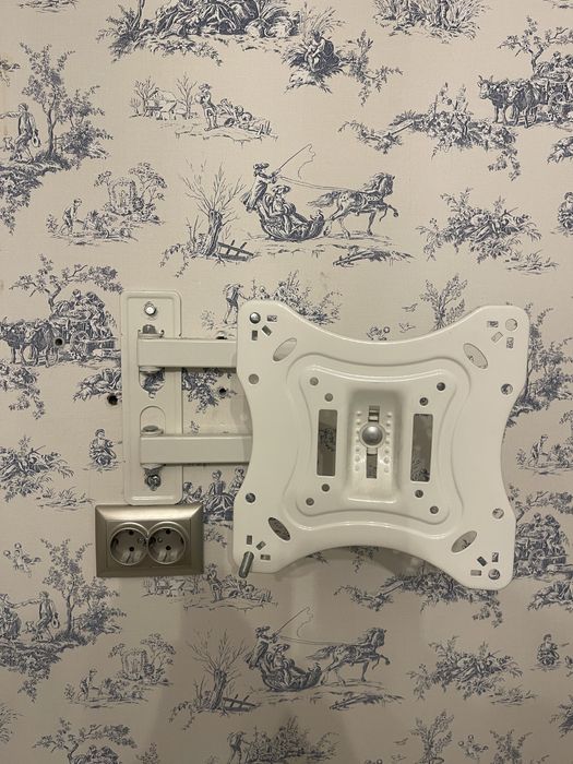 Телевизлр samsung Модель : UE49N5510AU белого цвета