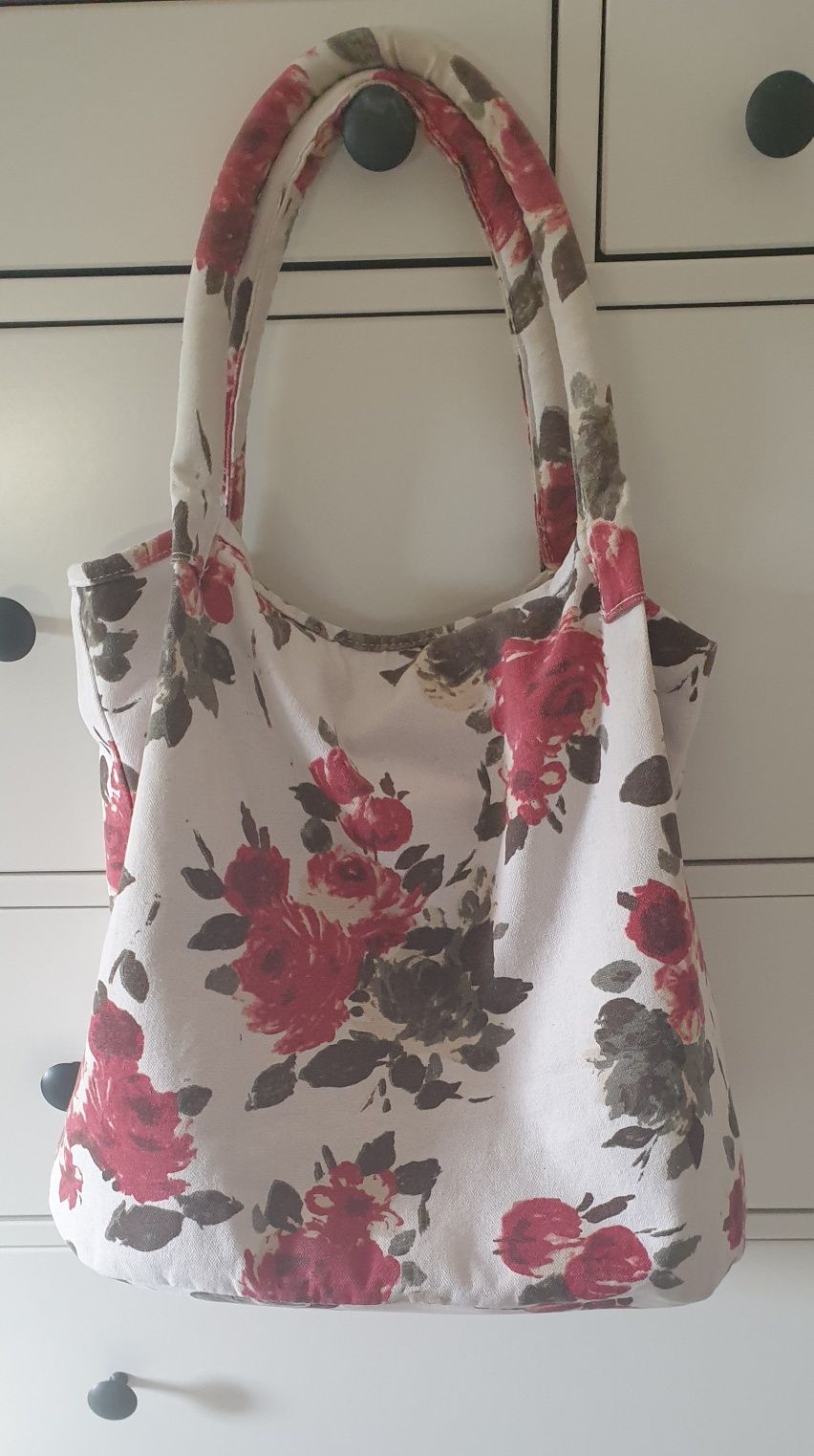 Torebka materiałowa w czerwone róże Butik