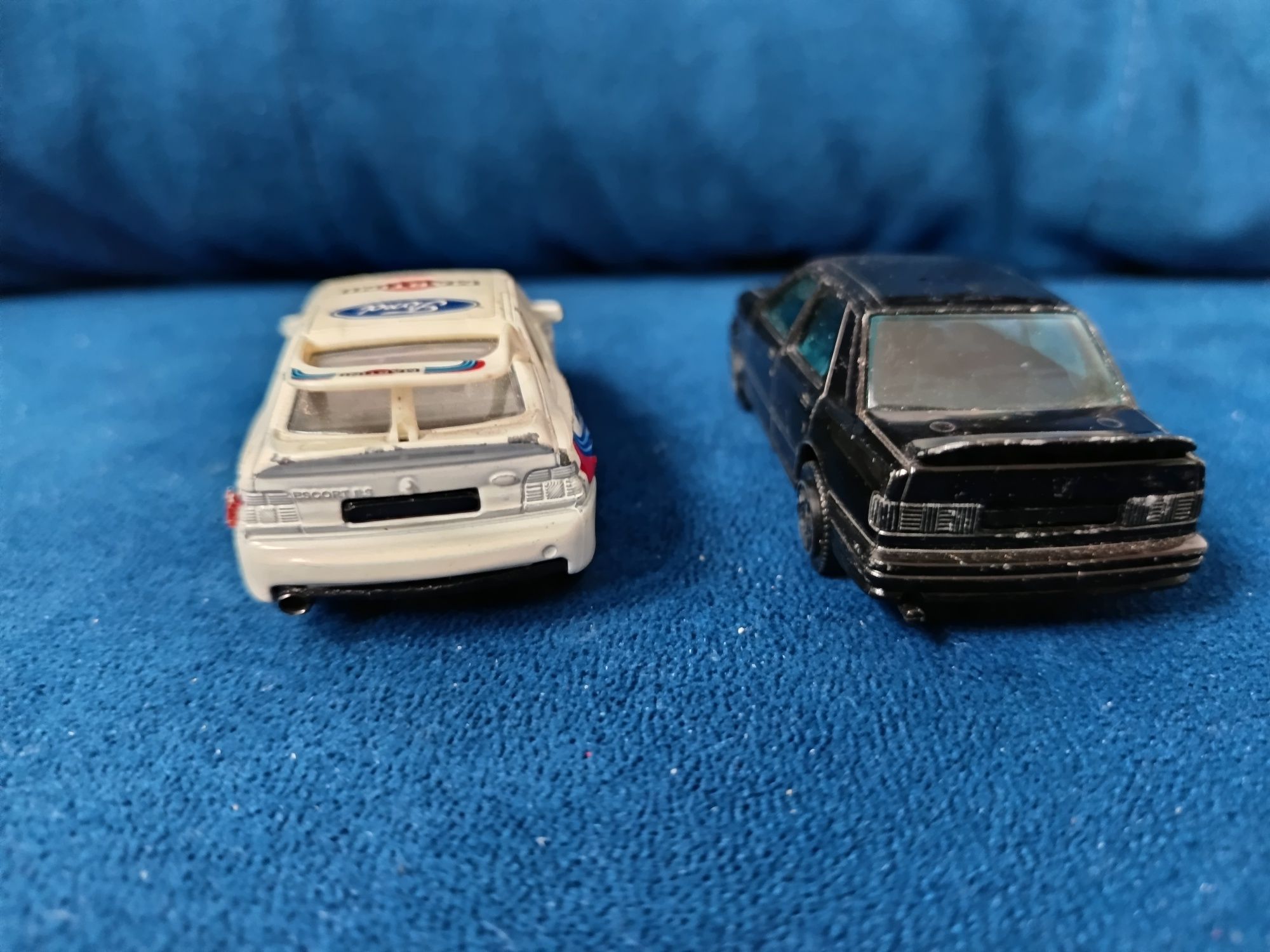 2 stare vintage modele samochodów Ford Sierra i Escort RS Bburago 1:43