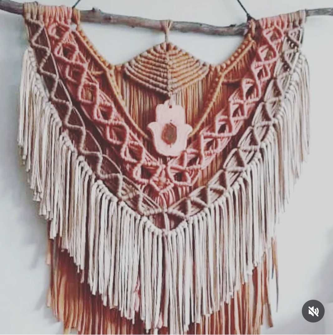 Macramé novo bonito com mão hamsa e cristal