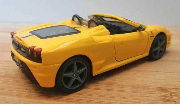 Miniatura Ferrari Scuderia Spider 16M