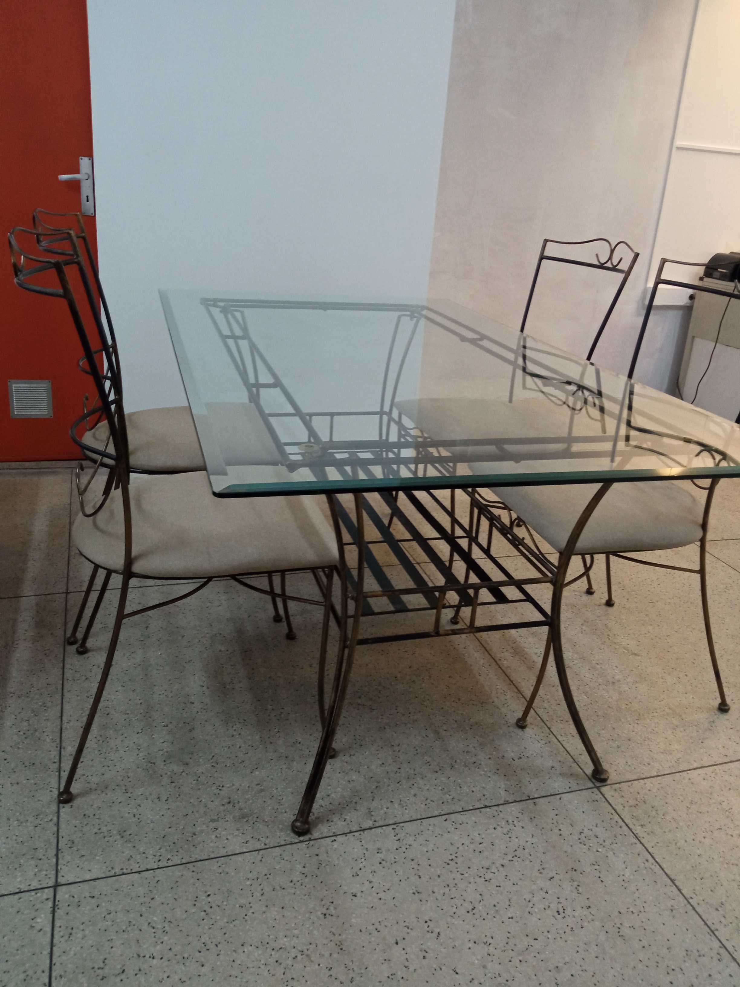 Mesa de jantar + 4 cadeiras