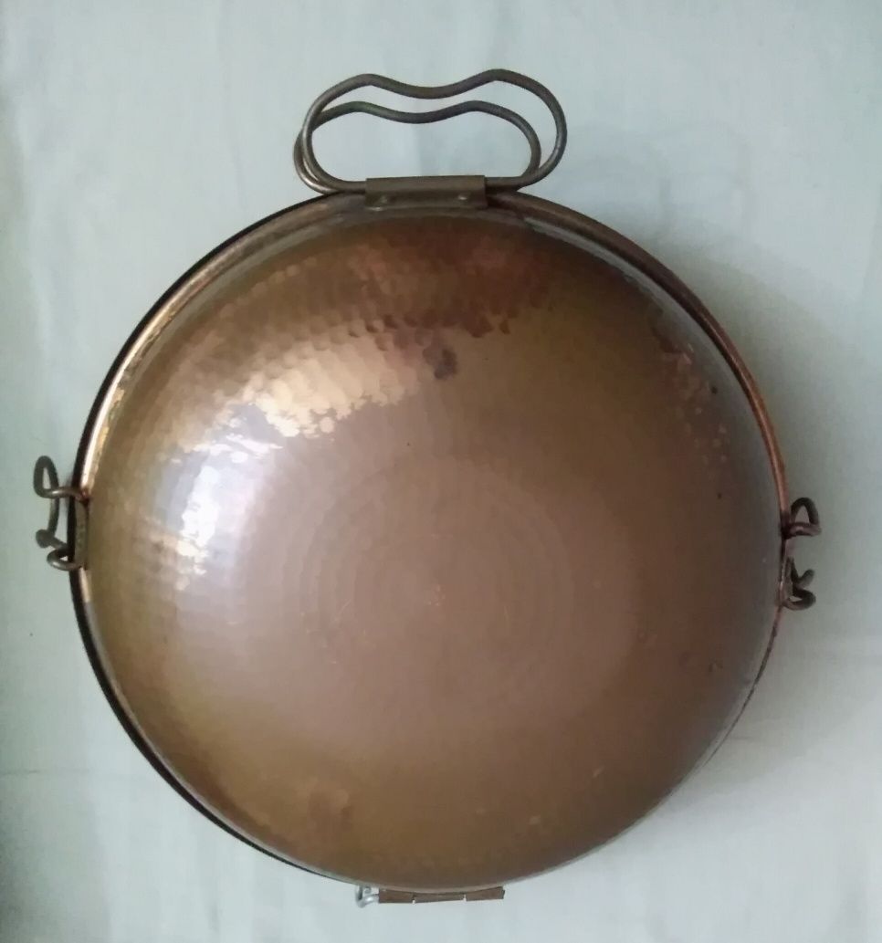Cataplana em cobre.