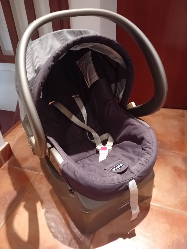 Ovo de bebe activ3 chicco com base isofix