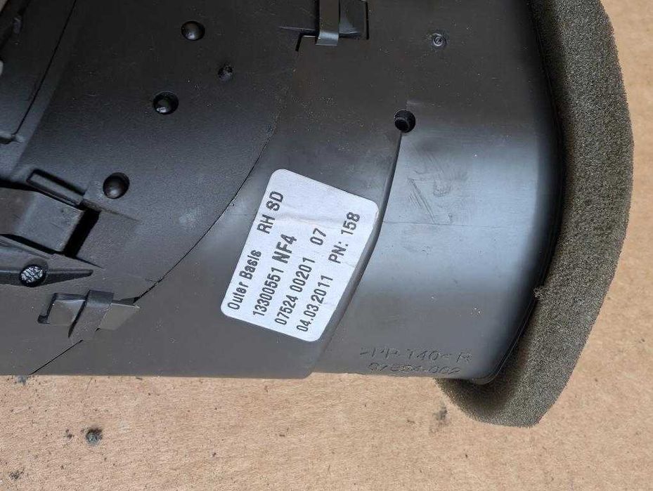 Kratka nawiewu prawa pasażera Opel Astra J IV